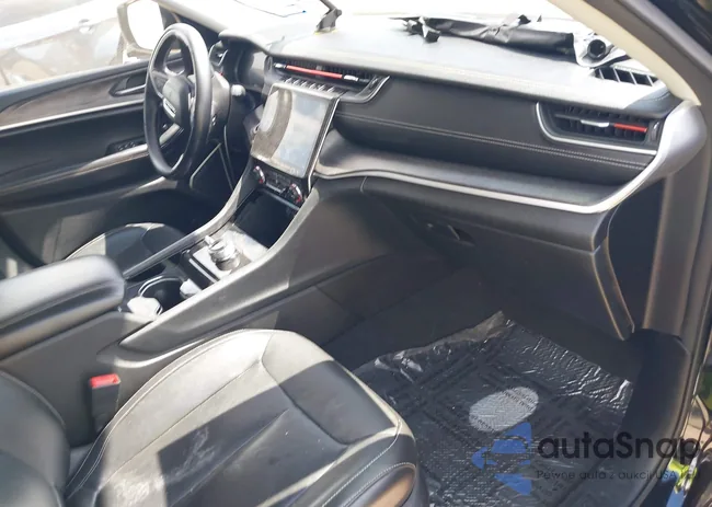 1C4RJKBG9M8188373: 42786893