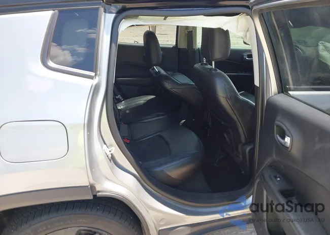 3C4NJCBB5LT259058: 42786909