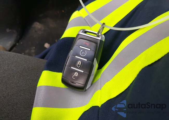 1C6SRFMT8KN733898: 42788071