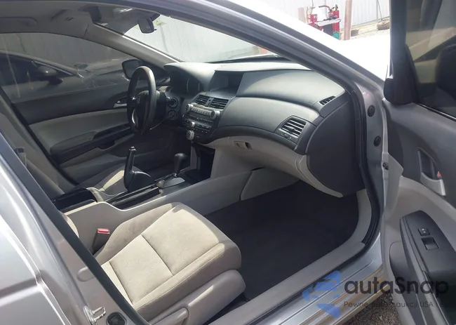 1HGCP2F34AA185821: 42787664