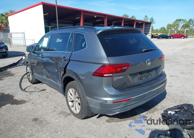 3VV2B7AX3JM182364: 42787911