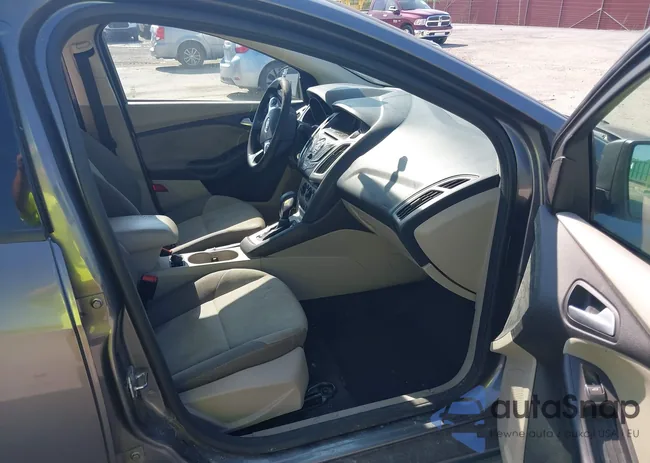 1FADP3F25EL215456: 42789047