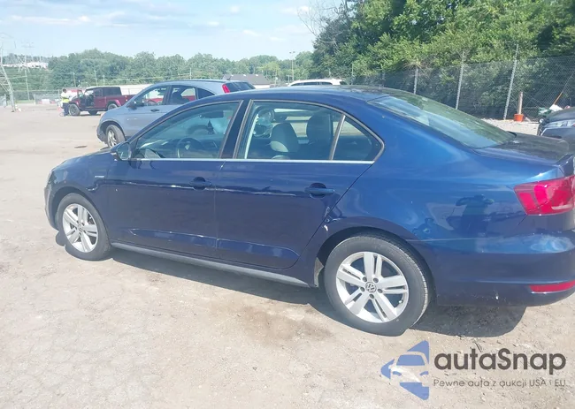 3VW637AJ2EM228181: 42789232