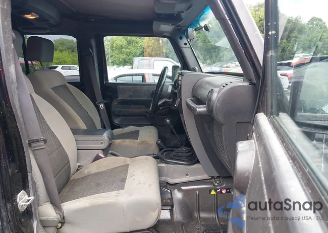 1J4BA3H16AL107875: 42788770