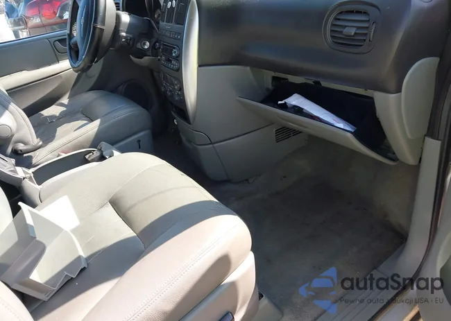 2C4GP54L25R145310: 42792136