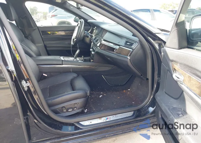 WBAKB4C57CC576203: 42792281