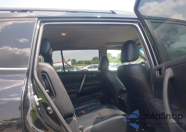 5TDBK3EHXCS152212: 42791779