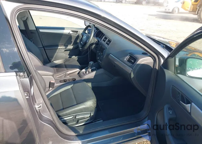 3VWD17AJ3FM229533: 42793076