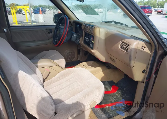 1GNCS13W4TK233425: 42793679