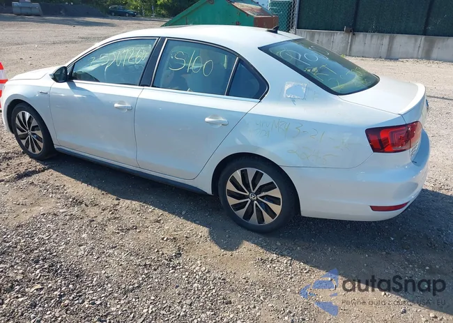 3VW637AJ8DM319227: 42795868