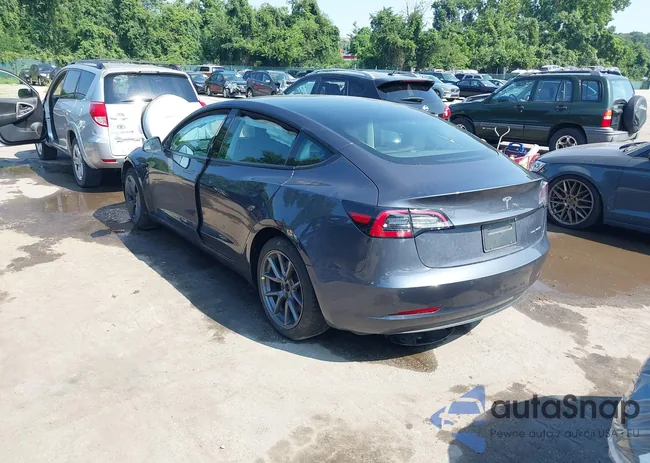 5YJ3E1EB3NF157111: 42797090