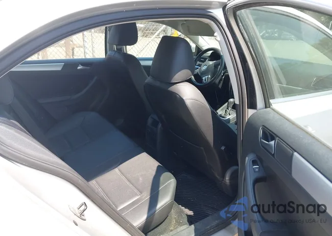 3VWD17AJ0EM420731: 42796599