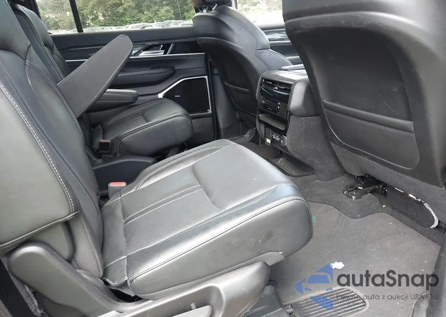 1C4SJVDT3NS131801: 42796941