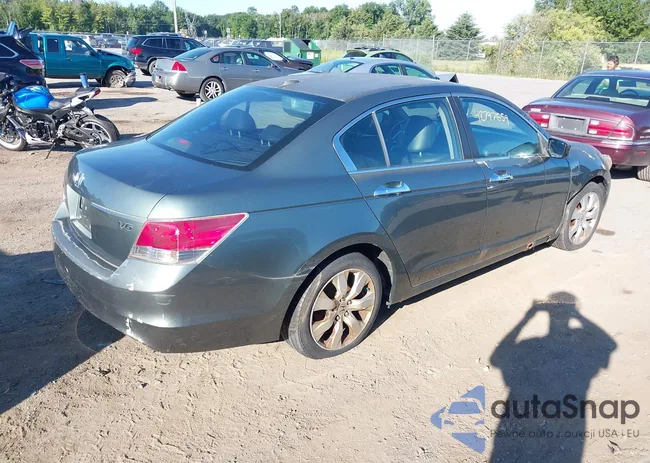 1HGCP36818A018585: 42797659