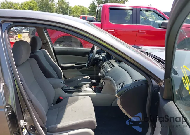 1HGCP2F33BA138572: 42799376