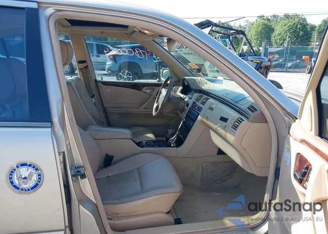 WDBJF70J71B348967: 42800084