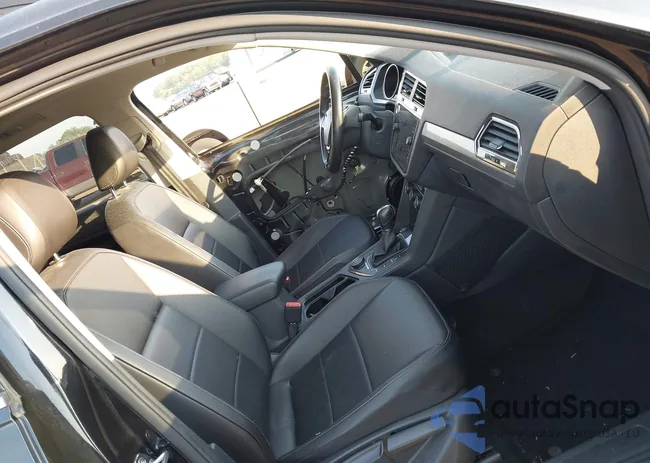 3VV2B7AX5JM208253: 42800602