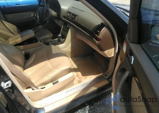 WDBGA51G9VA334872: 42803525