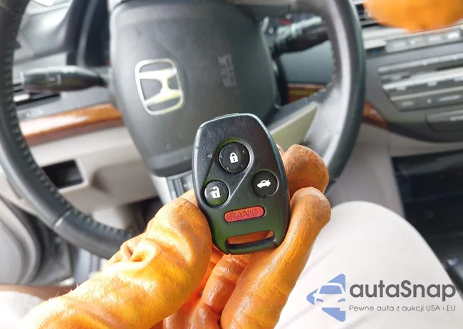 1HGCP2F87CA110464: 42803550