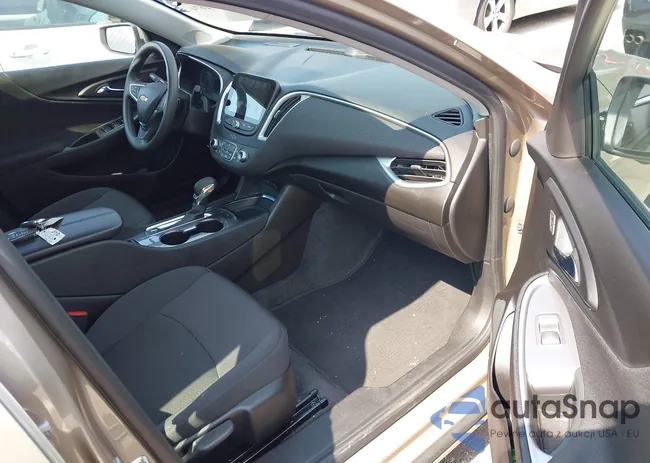 1G1ZD5ST3RF158030: 42802674