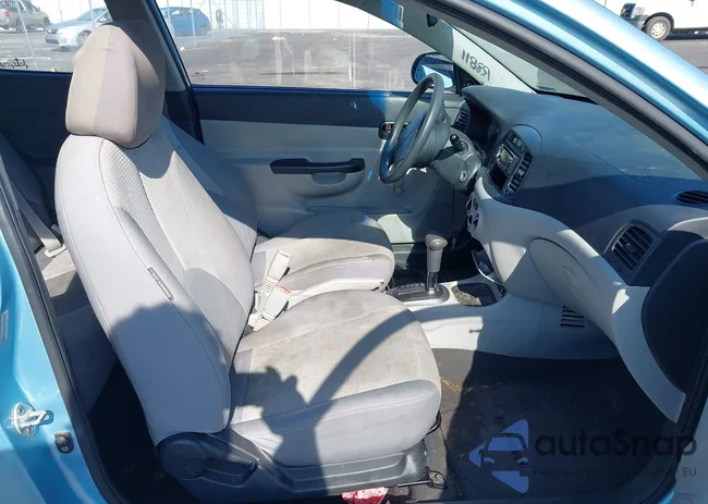 KMHCM3AC8AU153811: 42806184