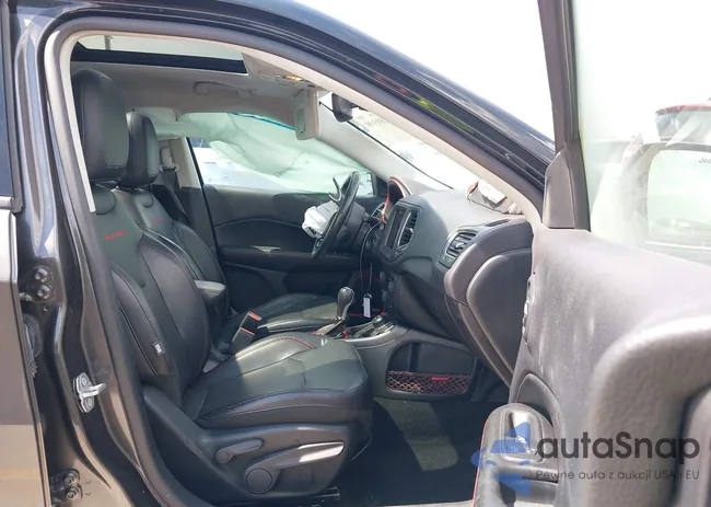 3C4NJDDB0JT465677: 42805690