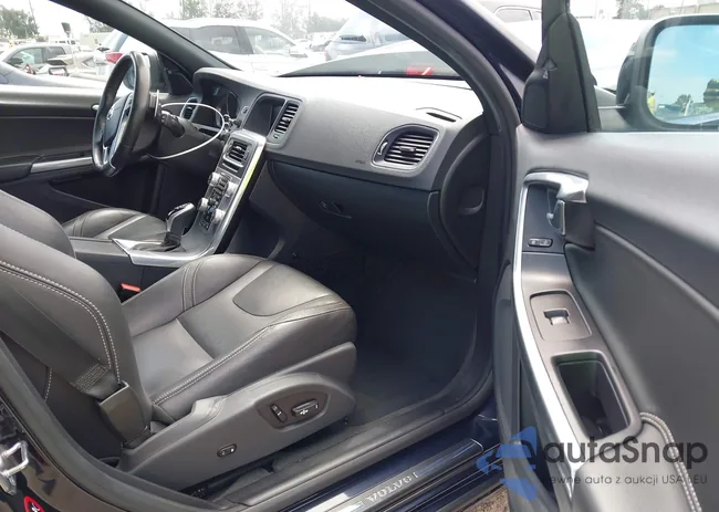 YV140MEK2H1364875: 42808963