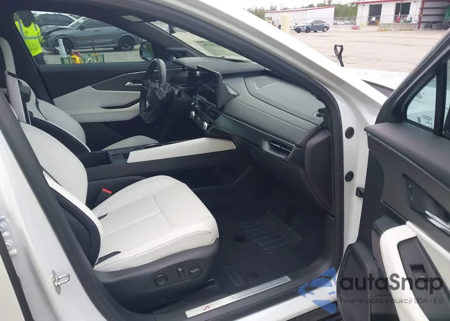 4W5KHNRL5RZ504373: 42809734