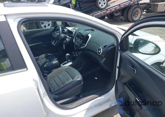 1G1JG5SB6E4230145: 42810925