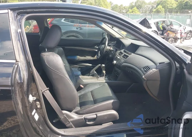 1HGCS2A83BA005439: 42811384