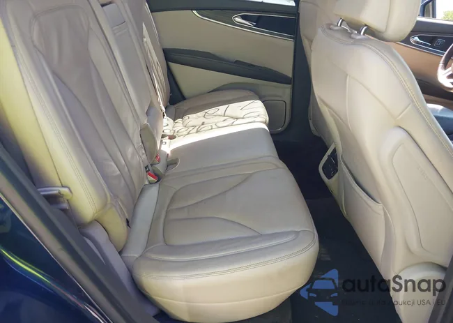 2LMPJ8LR7HBL10452: 42812371