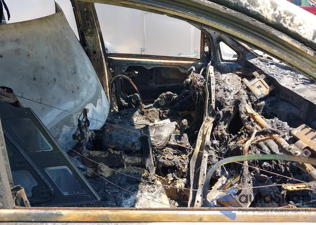 KNDMB5C1XF6069975: 42812439