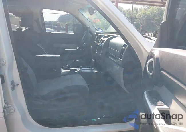 1D8GU58K27W529027: 42813102