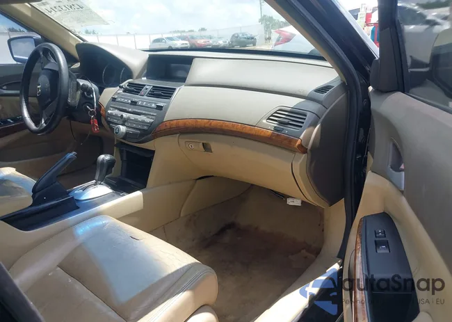 1HGCP2F87AA037948: 42813214