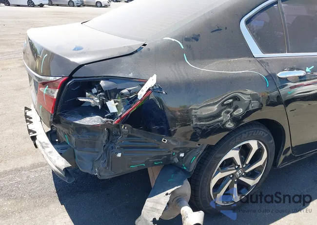 1HGCR2F01HA034753: 42813245