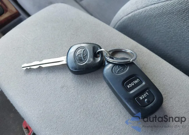 2T1BR32E76C582184: 42813417