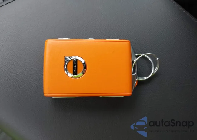 YV4L12RL1R1903975: 42812548