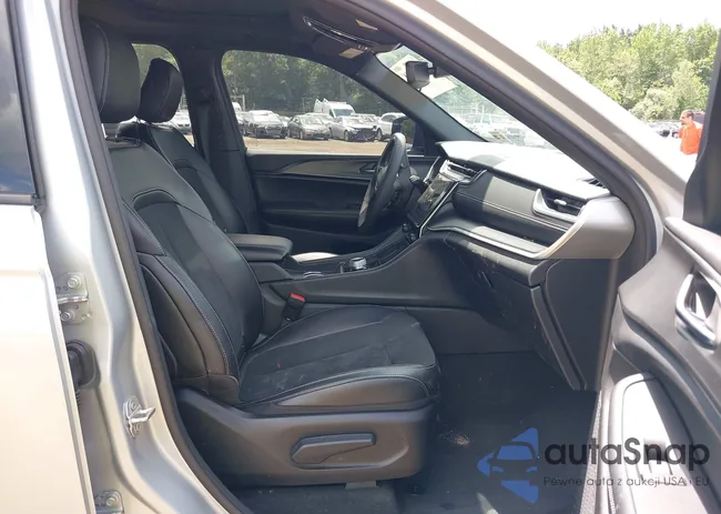 1C4RJHAG9R8930153: 42812908