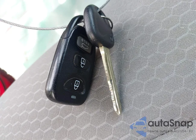 KMHD84LF2KU744644: 42813973