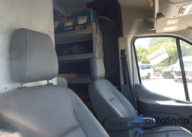 1FTYR2CM9JKA15458: 42813736