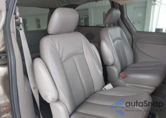 2C8GP74L03R215877: 42813813