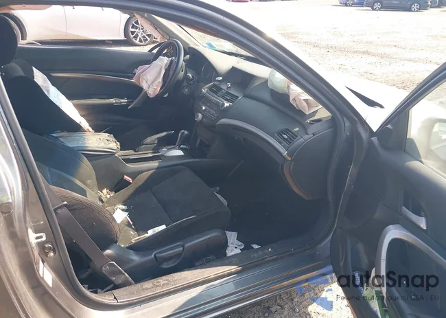 1HGCS12739A006827: 42815406