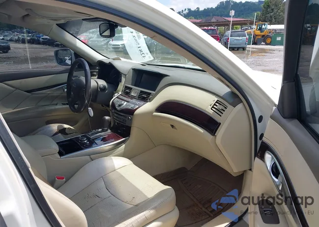 JN1BY1AP5BM325437: 42815824