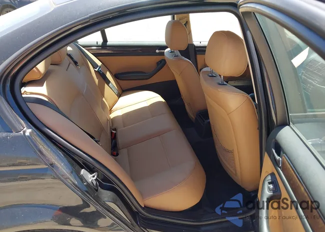 WBAAZ33404KP82138: 42819053