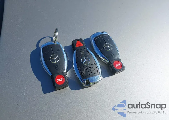 WDBUF22X98B273832: 42819232