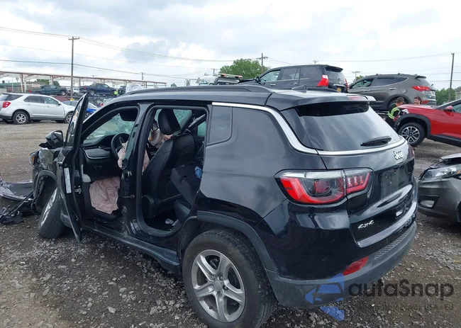 3C4NJDBN4RT585216: 42818780