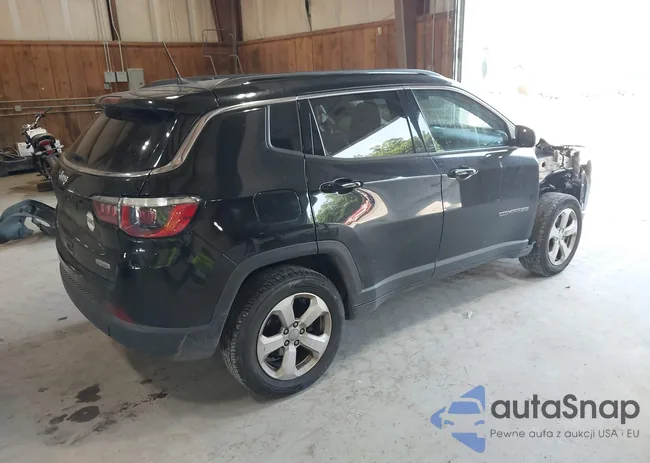 3C4NJDBB8JT179272: 42820083