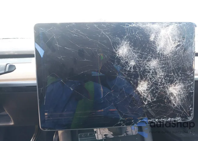 5YJYGDEE6MF279875: 42820137