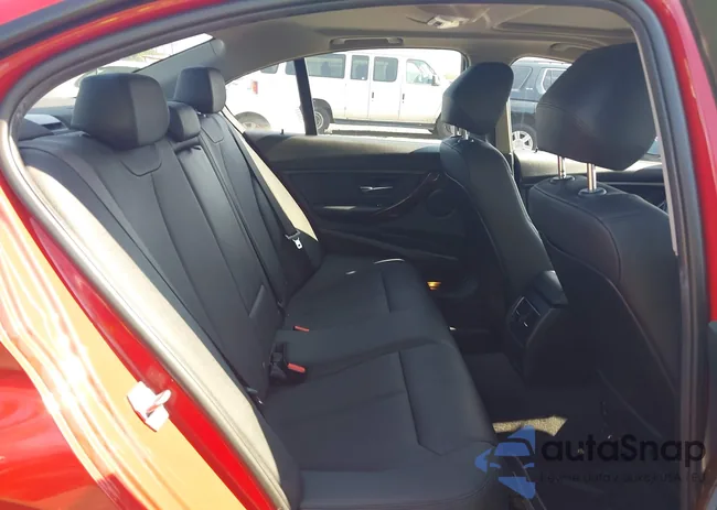 WBA8A3C33HK693053: 42820158