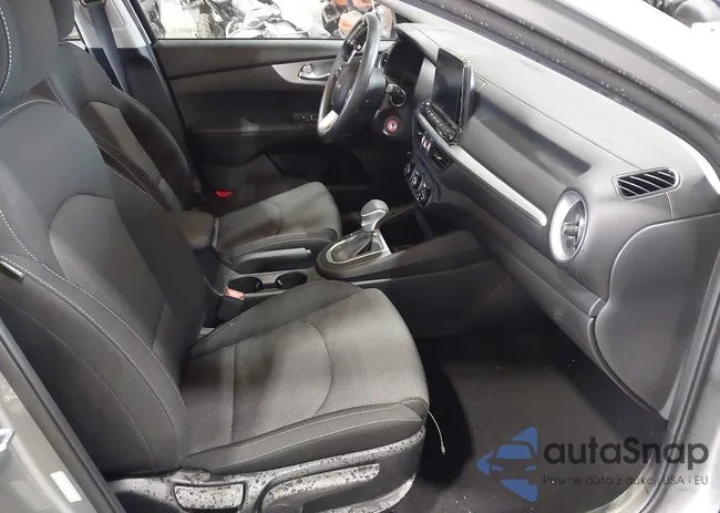 3KPF24AD1PE589297: 42821111